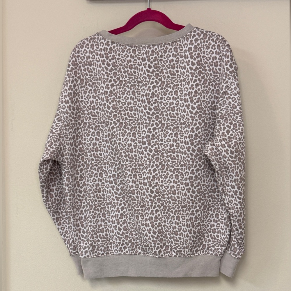 Buc-ees: Girls Leopard Print Pink Buc-ee Logo Sweatshirt, Size YL - Picture 2 of 8